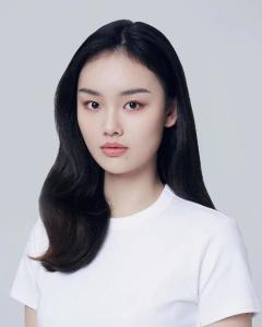 戴何嘉琦的照片