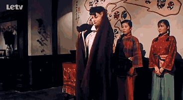 3岁乞讨,14岁做舞女,4度封后,她的人生就是传奇
